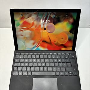 Microsoft Surface Pro 5, i5-7300U, 8GB RAM, 256GB SSD With Keyboard WIN 11